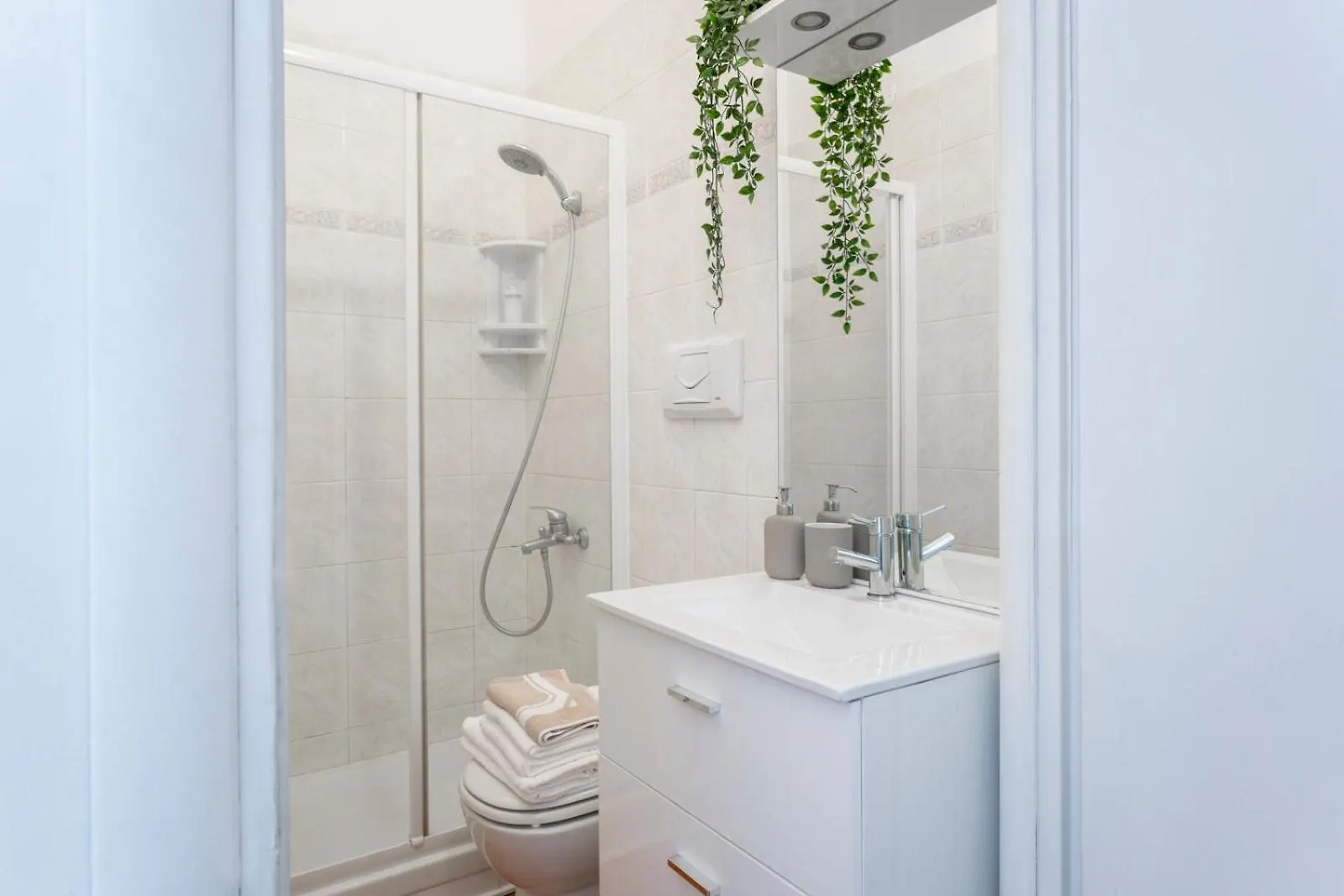 New! Lovely & Friendly In Milan Center C